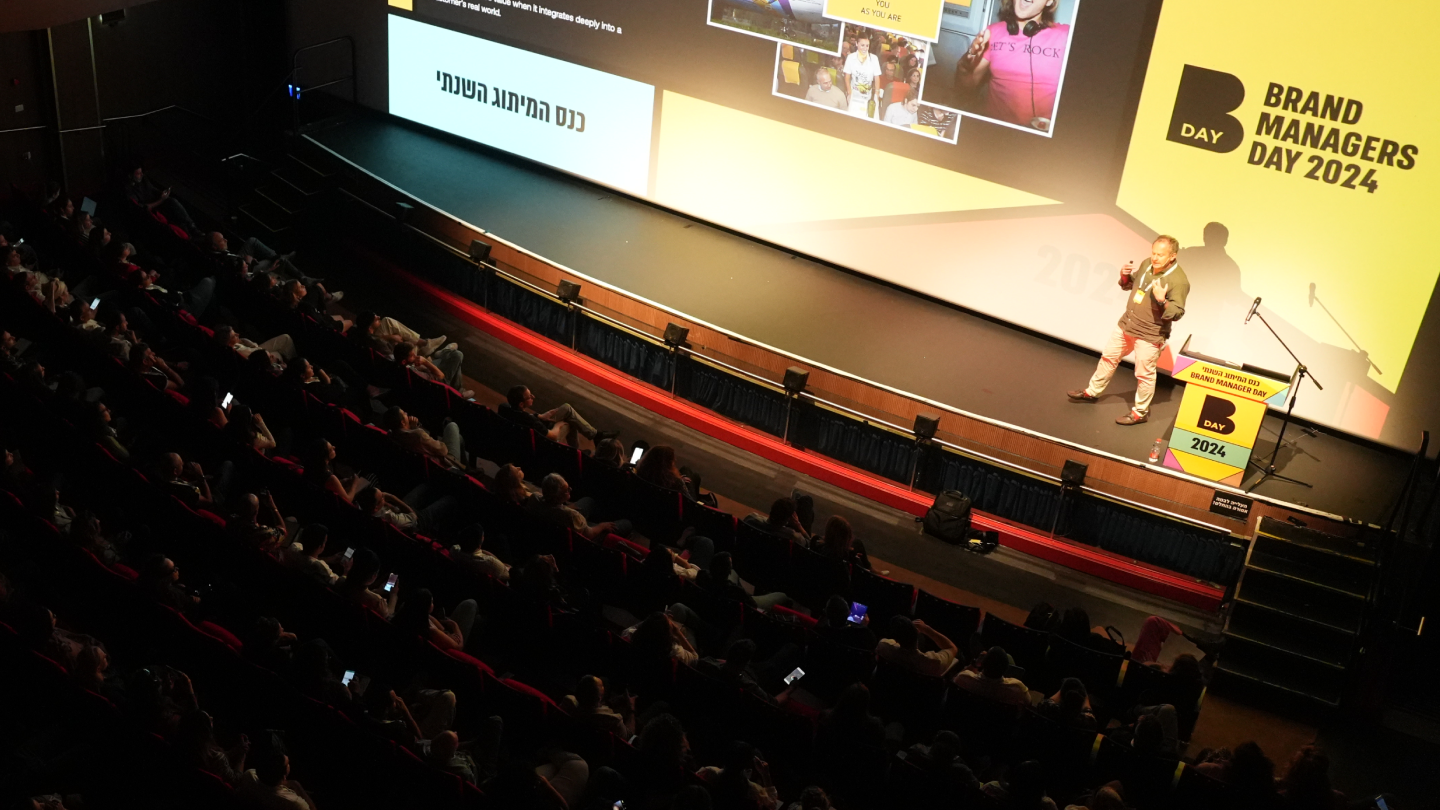 Jacob Benbunan gives a lecture onstage